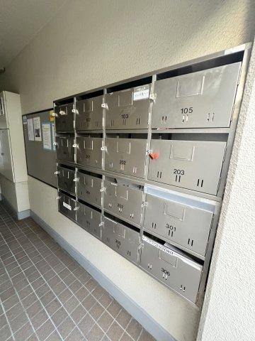 エレガンス大井町のロビー|共有部分階段