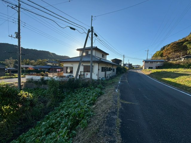 常陸大宮市野田　中古戸建の前面道路含む現地写真