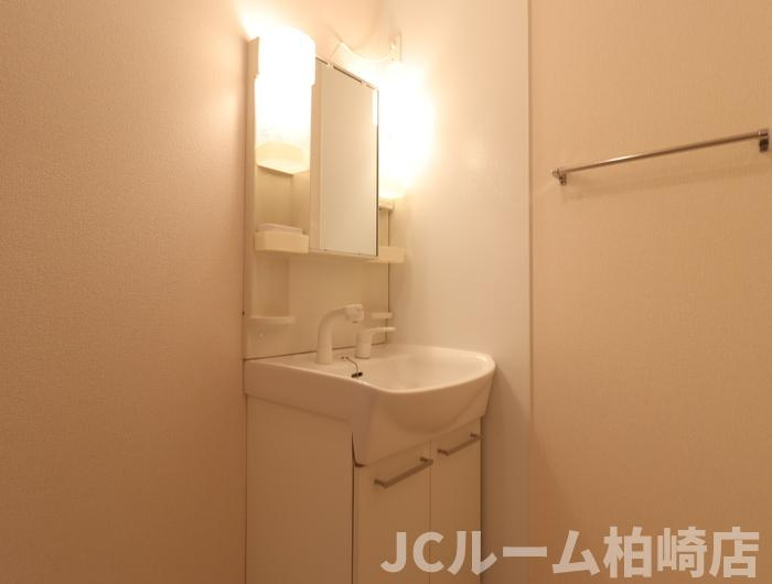 柏崎市常盤台のアパートの洗面所