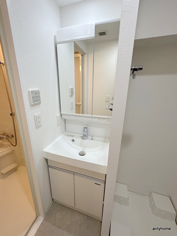 メトロ―サ谷町六丁目ノース　仲介手数料無料の洗面所