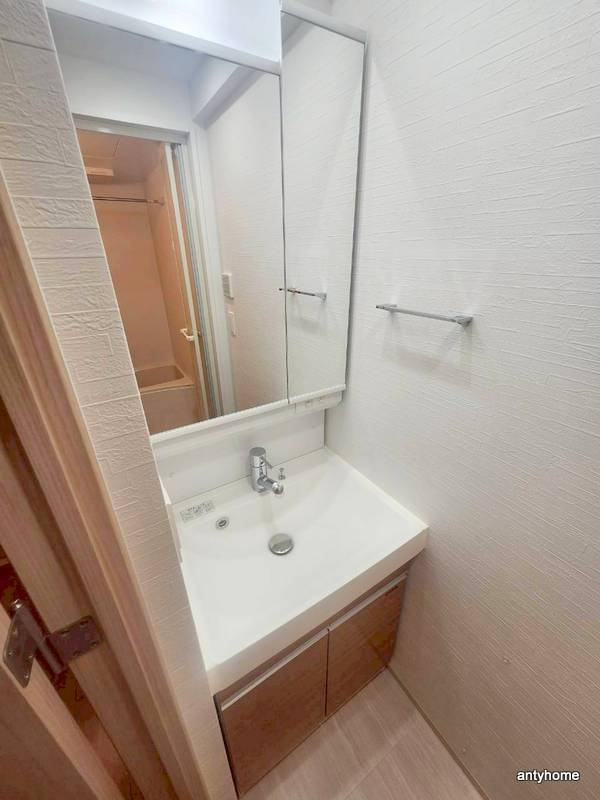 メトロ―サ谷町六丁目ノース　仲介手数料無料の洗面所