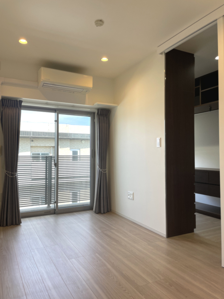 ライオンズ広島加古町の洋室|全室がバルコニーに面しており、風通し良好！独立性がありプライベート感が高まる間取りです。