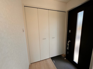 【玄関】 | Cradlegarden大府市神田町全２棟【仲介手数料無料　神田小　大府中】 | 撮影
社長の村田です！
自らプレイヤーとして営業しています
長年の経験と実績から皆様により良いマイホーム購入のご提案をいたします。
住宅ローンの不安や購入後の不安等何でもご相談ください。