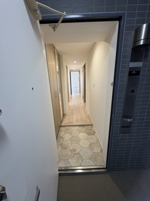 【玄関】 | 北与野デュープレックス | 収納もある玄関です