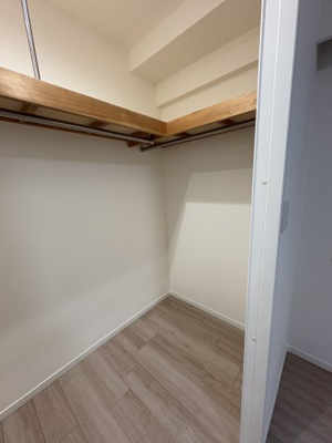 【収納】 | 北与野デュープレックス | たくさん収納可能なウォークインクローゼットがあるので、収納家具を置かずにお部屋がスッキリ！