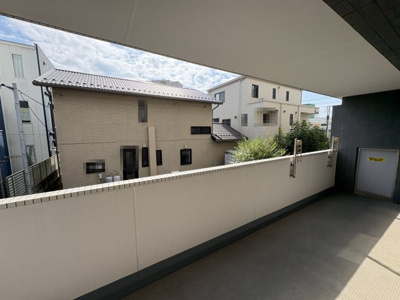 【バルコニー】 | 北与野デュープレックス | 南向きのバルコニーは日当たり風当たりがとてもいいです。
洗濯物も良く乾きますね。
