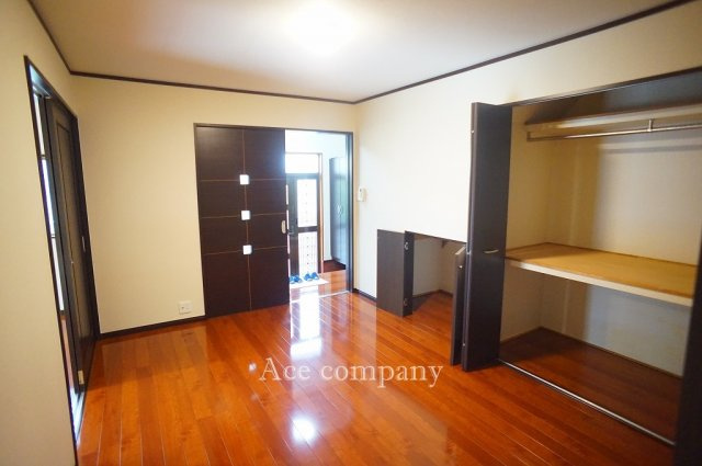 【居間・リビング】 | 東大阪市長瀬町1丁目 | 【リビング：6帖】収納完備です♪