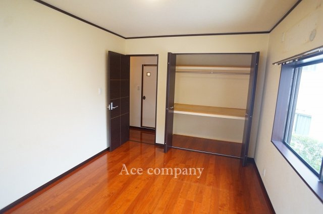 【子供部屋】 | 東大阪市長瀬町1丁目 | 【2階：西、南側洋室6帖】収納完備です♪
