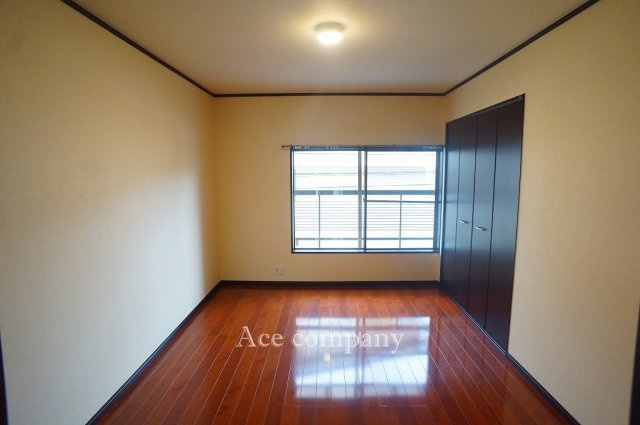 【子供部屋】 | 東大阪市長瀬町1丁目 | 【2階：西、北側洋室6帖】バルコニーに面したお部屋です☆