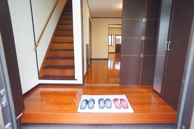 【玄関】 | 東大阪市長瀬町1丁目 | 両サイドにシューズボックス完備です！