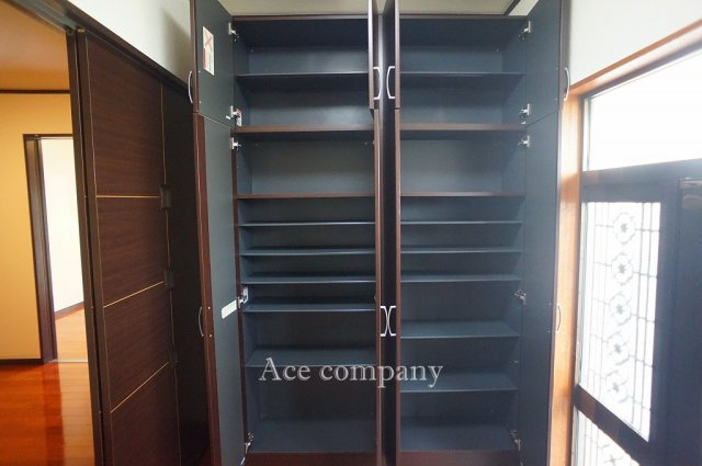 【収納】 | 東大阪市長瀬町1丁目 | 【右側：ミラー付きトールサイズのシューズボックス☆】