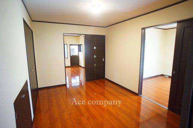 【居間・リビング】 | 東大阪市長瀬町1丁目 | 【リビング：6帖】こちらからダイニングと洋室へ♪