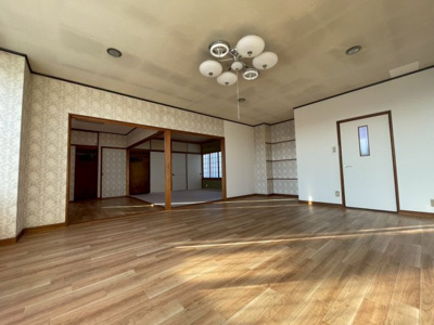 【居間・リビング】 | 新正４丁目住居付店舗戸建て