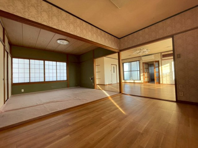 【居間・リビング】 | 新正４丁目住居付店舗戸建て