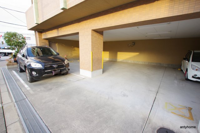 エルセレーノ東三国　仲介手数料無料の駐車場