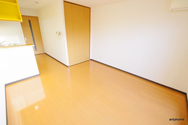 エルセレーノ東三国　仲介手数料無料の居間・リビング