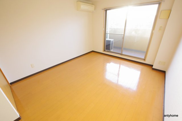 エルセレーノ東三国　仲介手数料無料の洋室