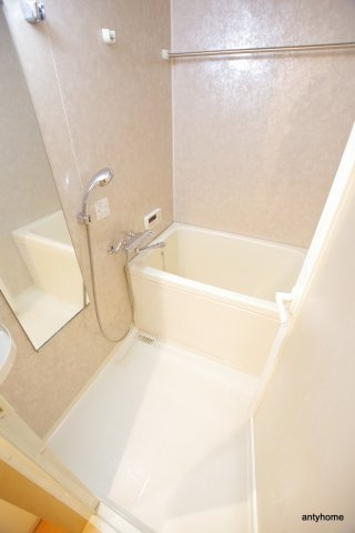 エルセレーノ東三国　仲介手数料無料の浴室