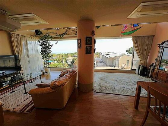 パルファイン伊豆高原D棟の居間・リビング