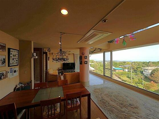 パルファイン伊豆高原D棟の居間・リビング