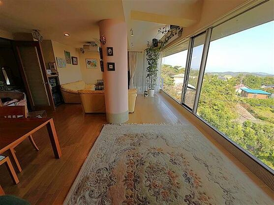 パルファイン伊豆高原D棟の居間・リビング