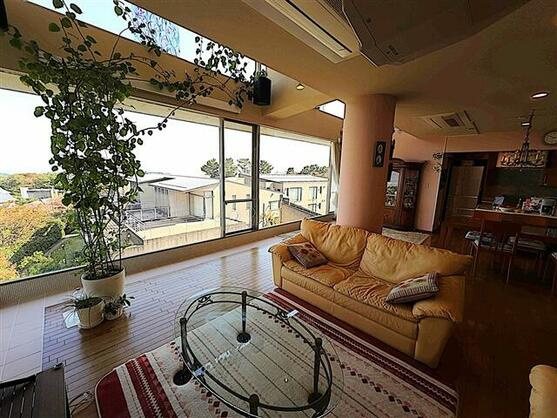 パルファイン伊豆高原D棟の居間・リビング