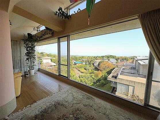 パルファイン伊豆高原D棟の居間・リビング