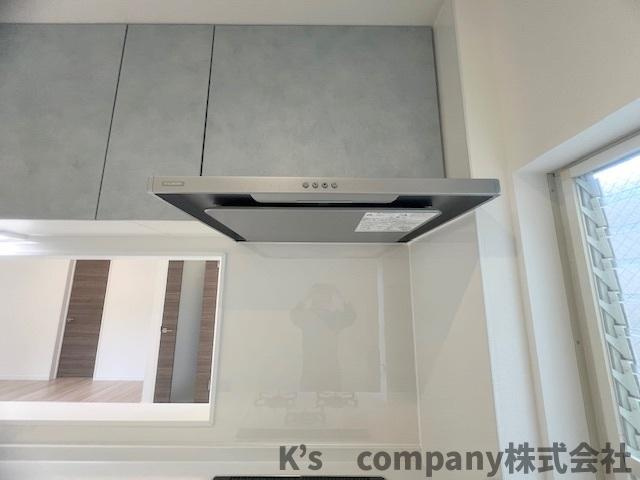 ◎茅ヶ崎市東海岸北5丁目　中古戸建のキッチン|お手入れのしやすいスリムタイプのレンジフード☆