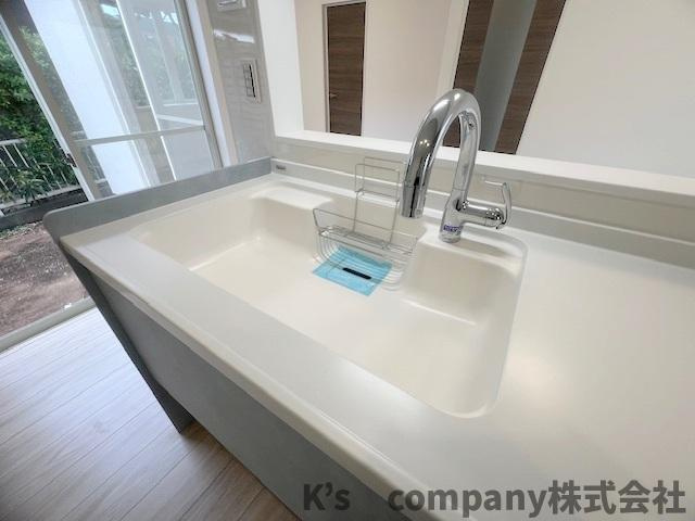 ◎茅ヶ崎市東海岸北5丁目　中古戸建のキッチン|人造大理石のおしゃれなシンク◇