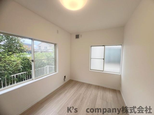 ◎茅ヶ崎市東海岸北5丁目　中古戸建の洋室|リビングに隣接している洋室4.5帖◇