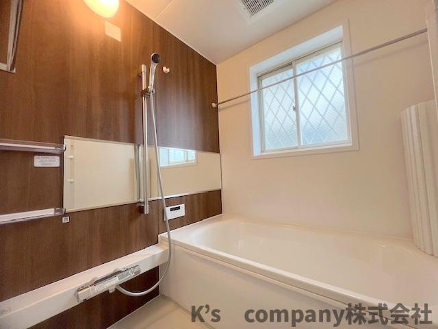 ◎茅ヶ崎市東海岸北5丁目　中古戸建の浴室|アクセントパネルがおしゃれな浴室スペース◇