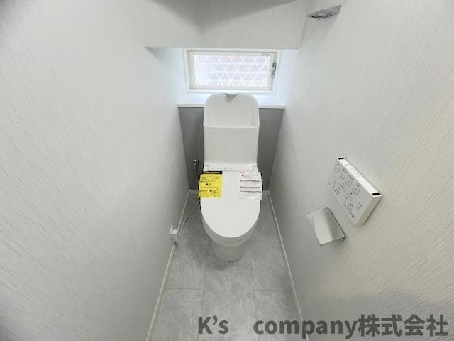 ◎茅ヶ崎市東海岸北5丁目　中古戸建のトイレ|白を基調とした清潔感のあるトイレ◇