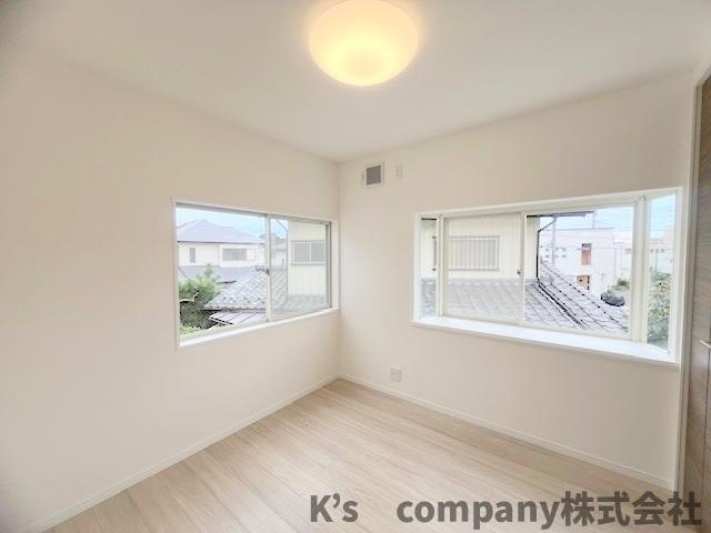 ◎茅ヶ崎市東海岸北5丁目　中古戸建の洋室|洋室４帖◇書斎などにもお使いいただけます◇