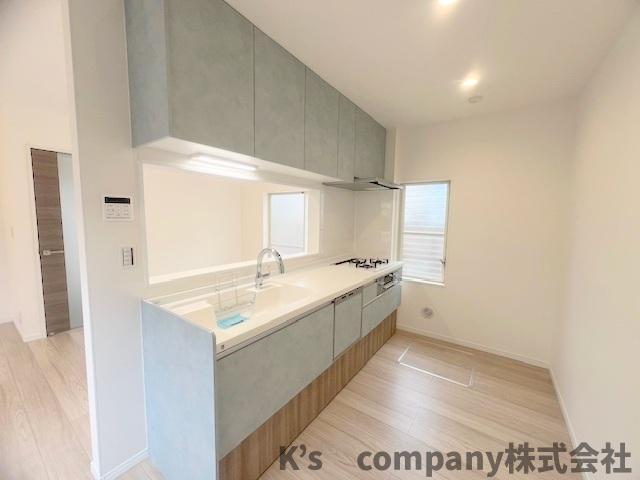 ◎茅ヶ崎市東海岸北5丁目　中古戸建のキッチン|優しいブルーの爽やかな印象のシステムキッチン☆
