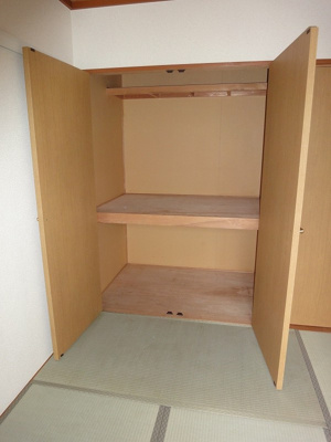 【その他】 | クレールテラスC【SHM】 | 2階・新洋室6帖のお部屋にある押入れです！押入れは寝具など、かさ張りやすいものの収納にぴったり☆お部屋すっきり片付きます♪