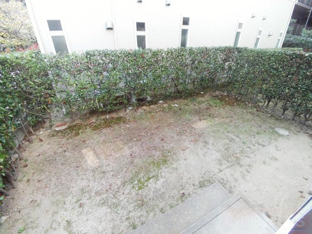 パインガーデン芦屋川PHⅡB棟の庭|お庭が付いています