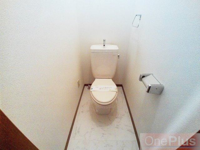 パインガーデン芦屋川PHⅡB棟のトイレ|落ち着いた色調のトイレです