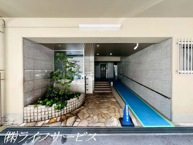 【エントランス】 | エバーグリーン新御堂 | エントランス