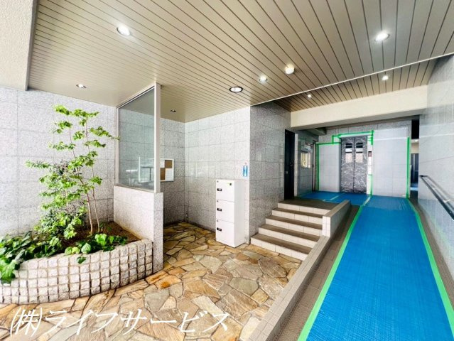 【エントランス】 | エバーグリーン新御堂 | エントランス