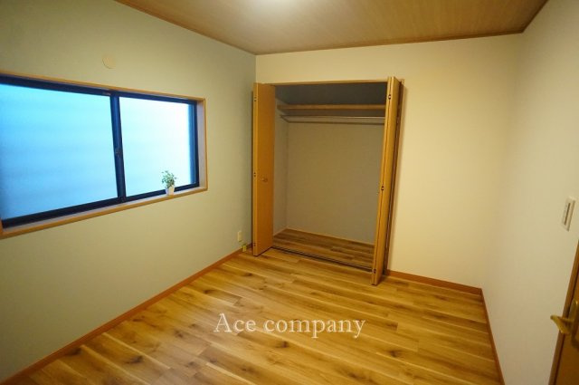【子供部屋】 | 東大阪市南鴻池町2丁目 | 【3階：西側洋室6帖】クローゼット完備です♪