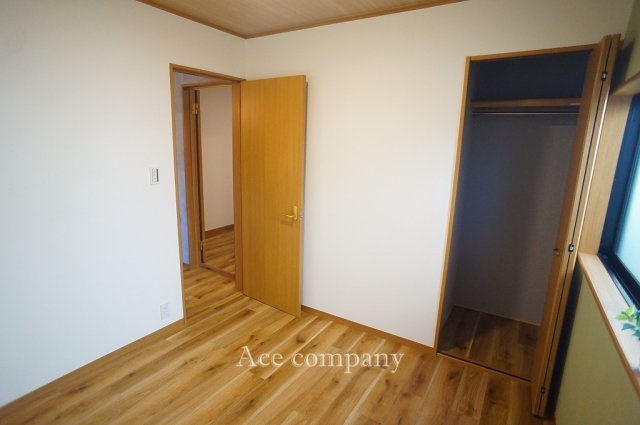 【子供部屋】 | 東大阪市南鴻池町2丁目 | 【3階：中央洋室4.5帖】クローゼット完備です♪