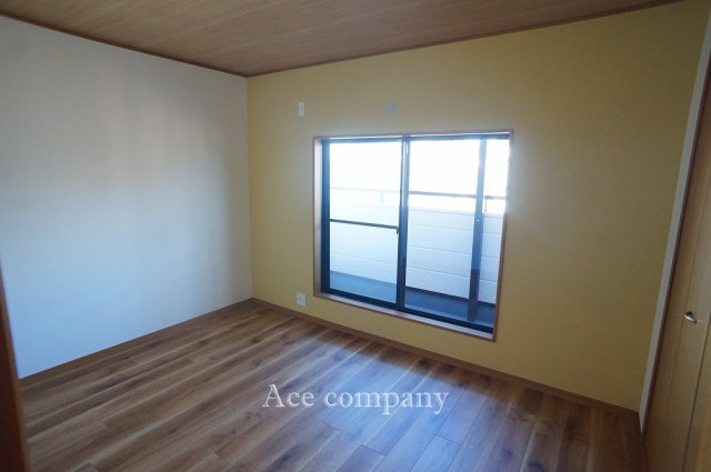 【寝室】 | 東大阪市南鴻池町2丁目 | 【3階：東側洋室6帖】バルコニーに面したお部屋です☆