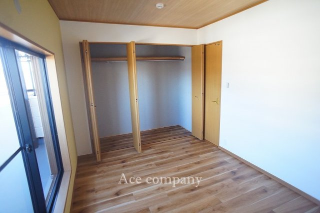 【寝室】 | 東大阪市南鴻池町2丁目 | 【3階：東側洋室6帖】大容量のクローゼット完備です♪
