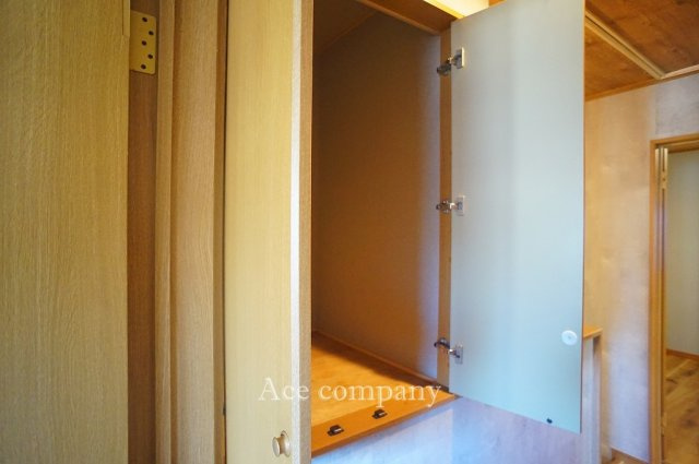 【収納】 | 東大阪市南鴻池町2丁目 | 3階、廊下にある階段上の物入れです。