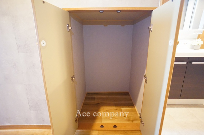 【収納】 | 東大阪市南鴻池町2丁目 | 1階、廊下にある階段下収納です。