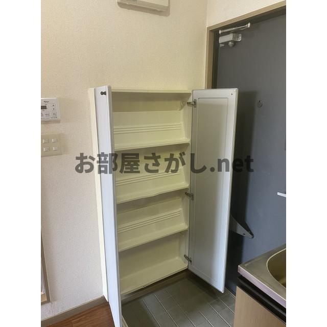 Ｓコートの収納|玄関下足入