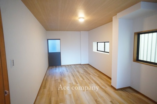 【寝室】 | 東大阪市高井田西1丁目 | 【1階：広い洋室9.75帖！】