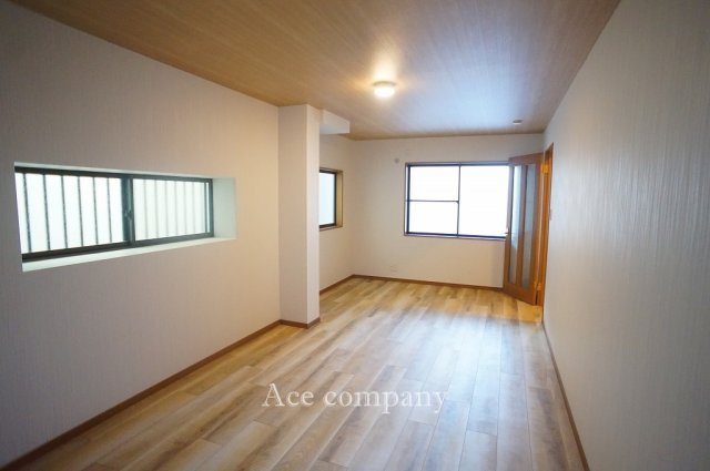 【寝室】 | 東大阪市高井田西1丁目 | 【1階：広い洋室9.75帖！】