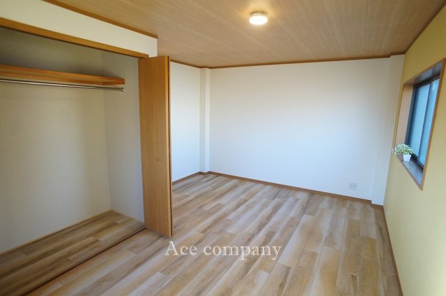 【子供部屋】 | 東大阪市高井田西1丁目 | 【3階：ゆったり洋室8.75帖！】クローゼット完備です♪