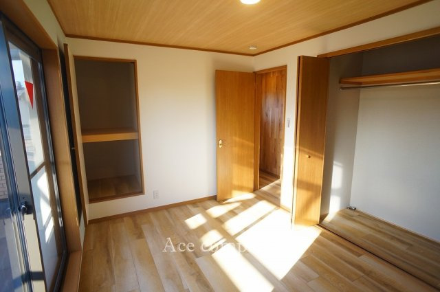 【子供部屋】 | 東大阪市高井田西1丁目 | 【3階：洋室6帖】2ヶ所に収納完備です♪（クローゼット＋物入）